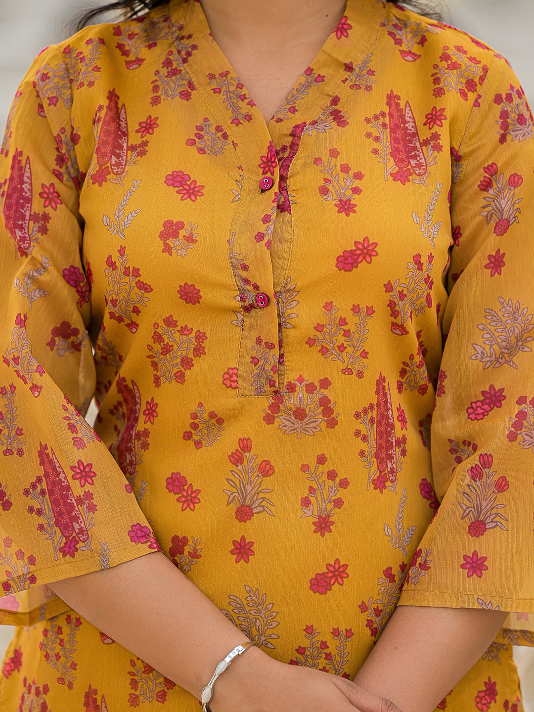 Mustrad Chanderi Kurta Set With Organza Dupatta - Elganza