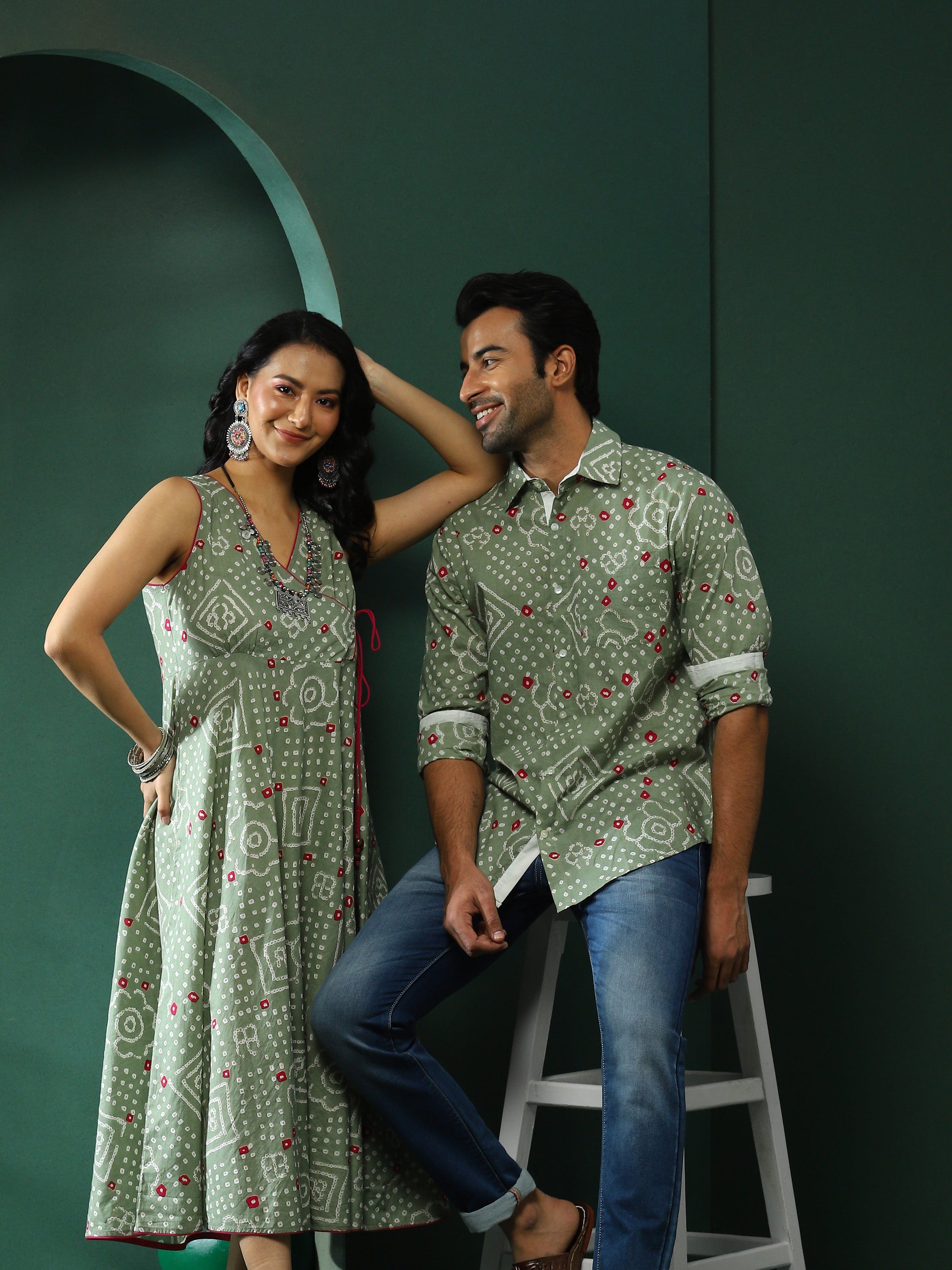 Pastel Green Bandhani Print Couple Combo Set - Elganza