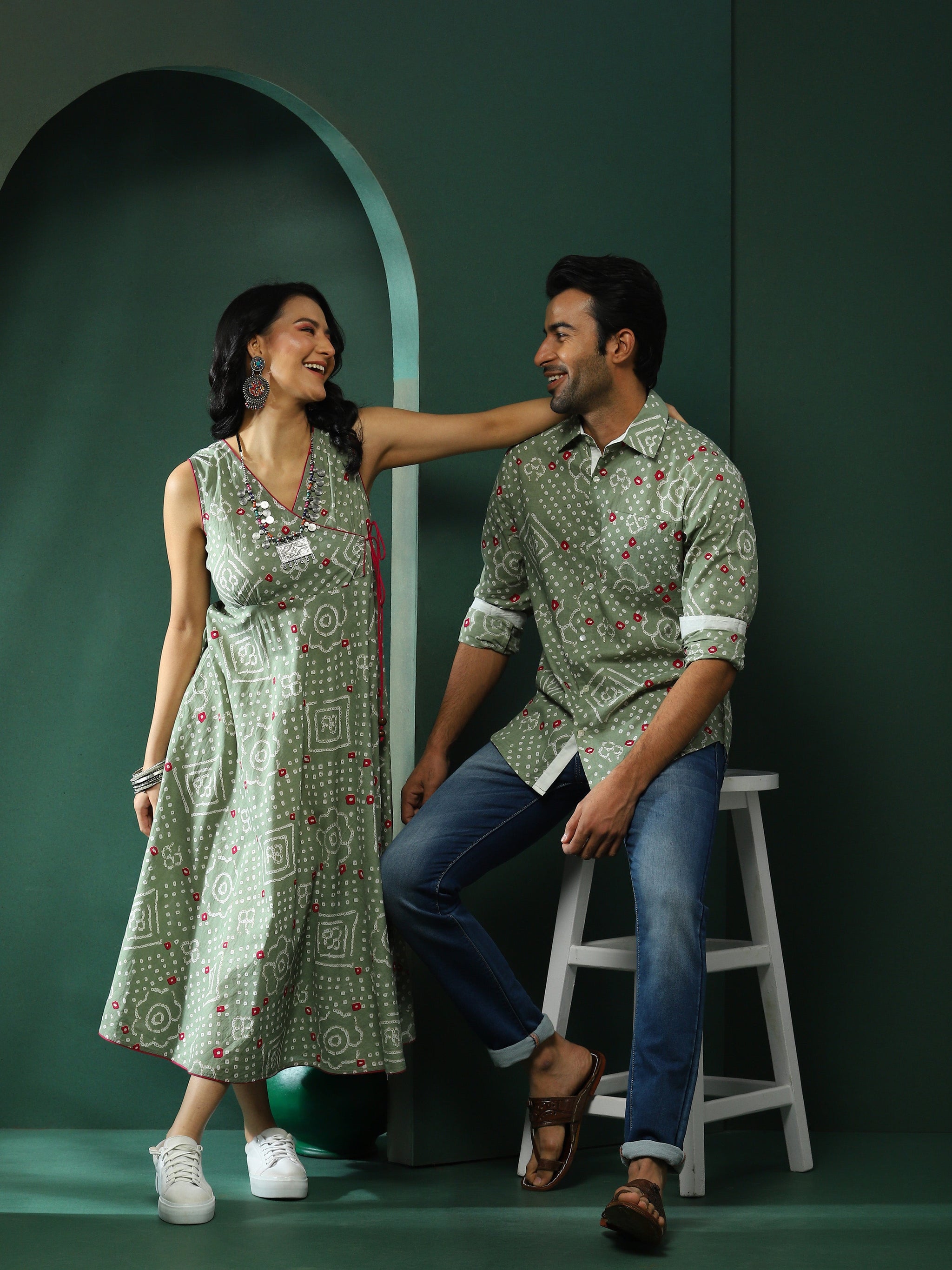 Pastel Green Bandhani Print Couple Combo Set - Elganza