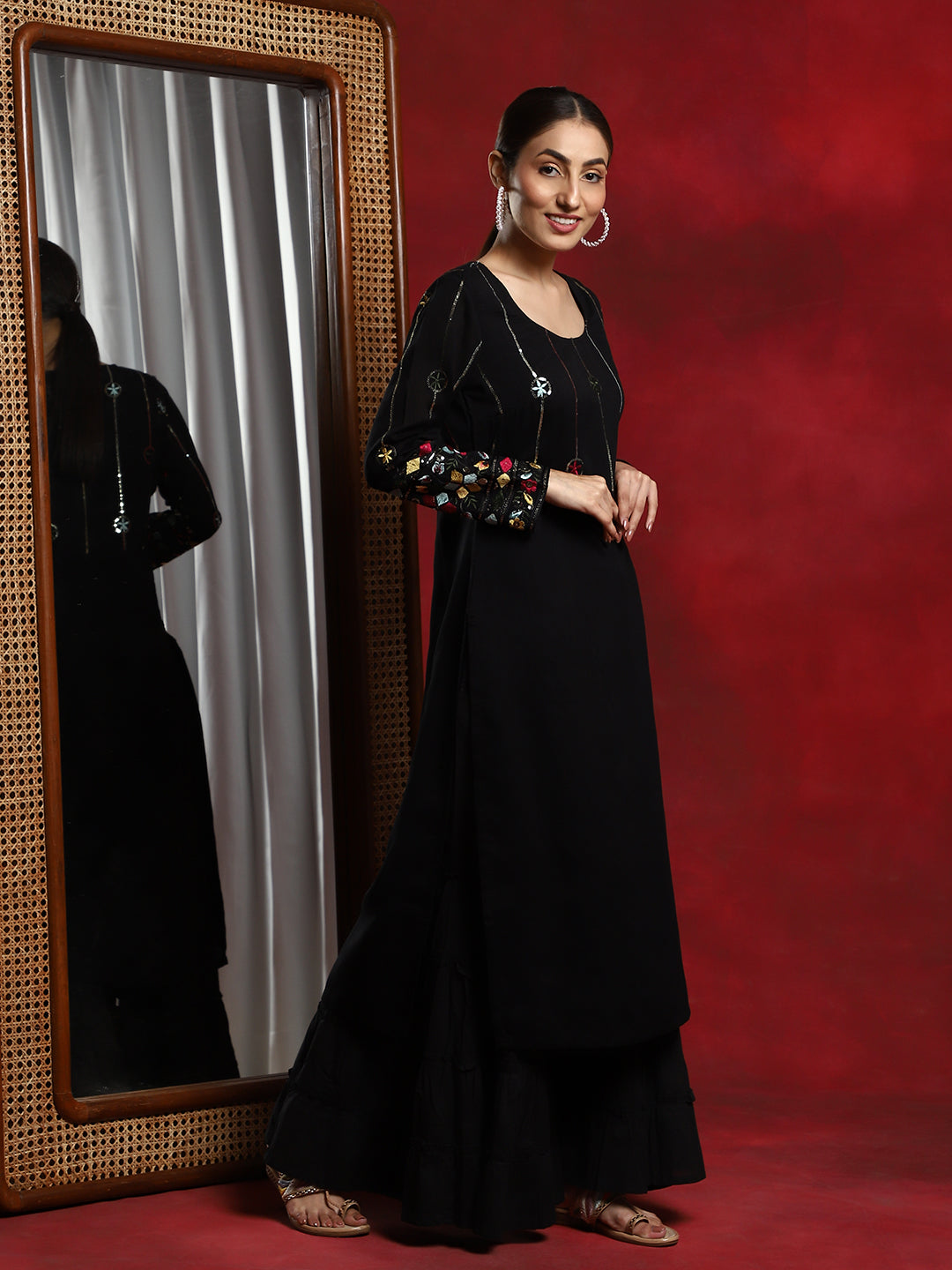 Black Floral Embroidered Kurta - Elganza