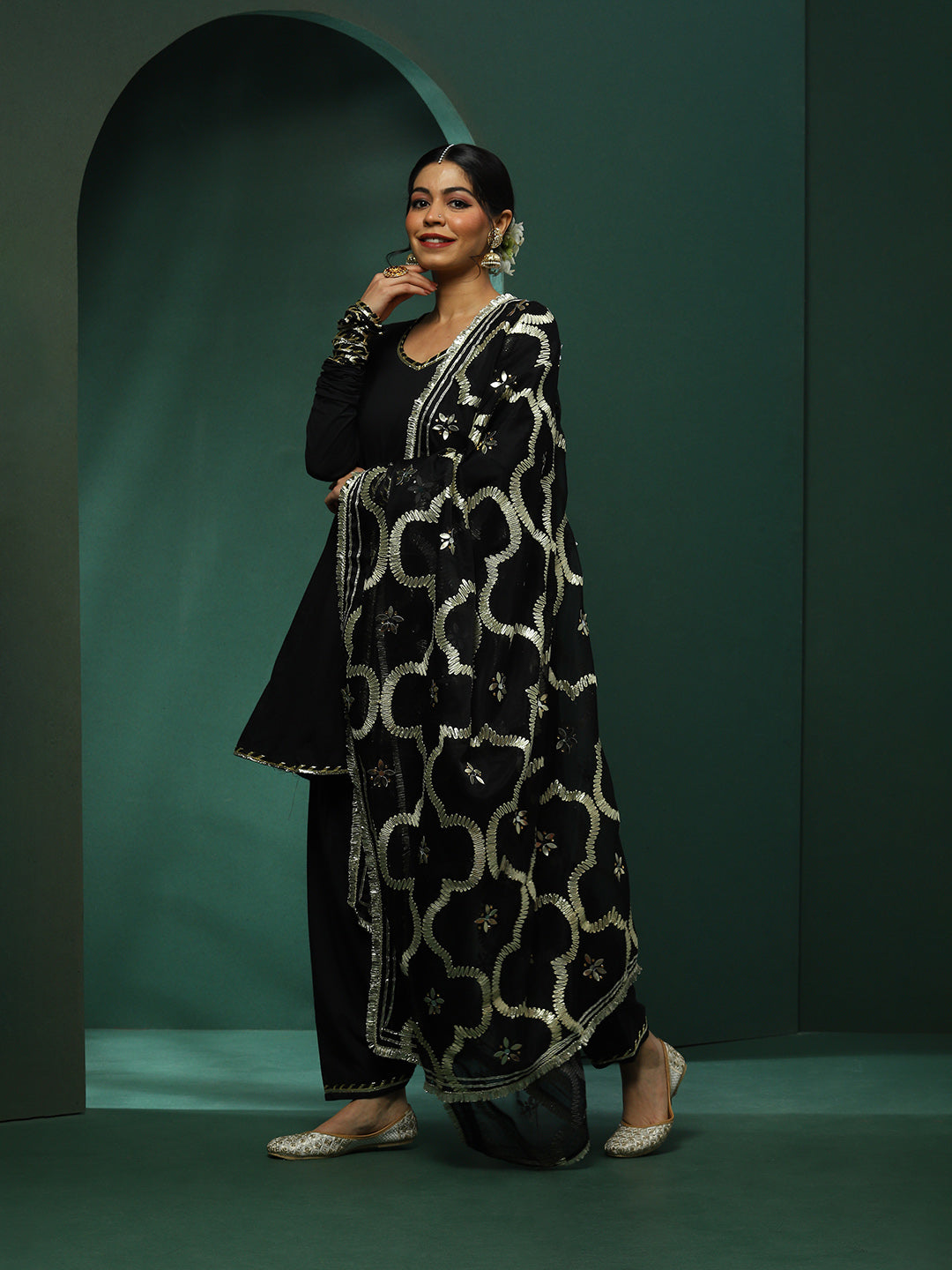 Black Pakistani Kurta Salwar With Embellished Dupatta - Elganza