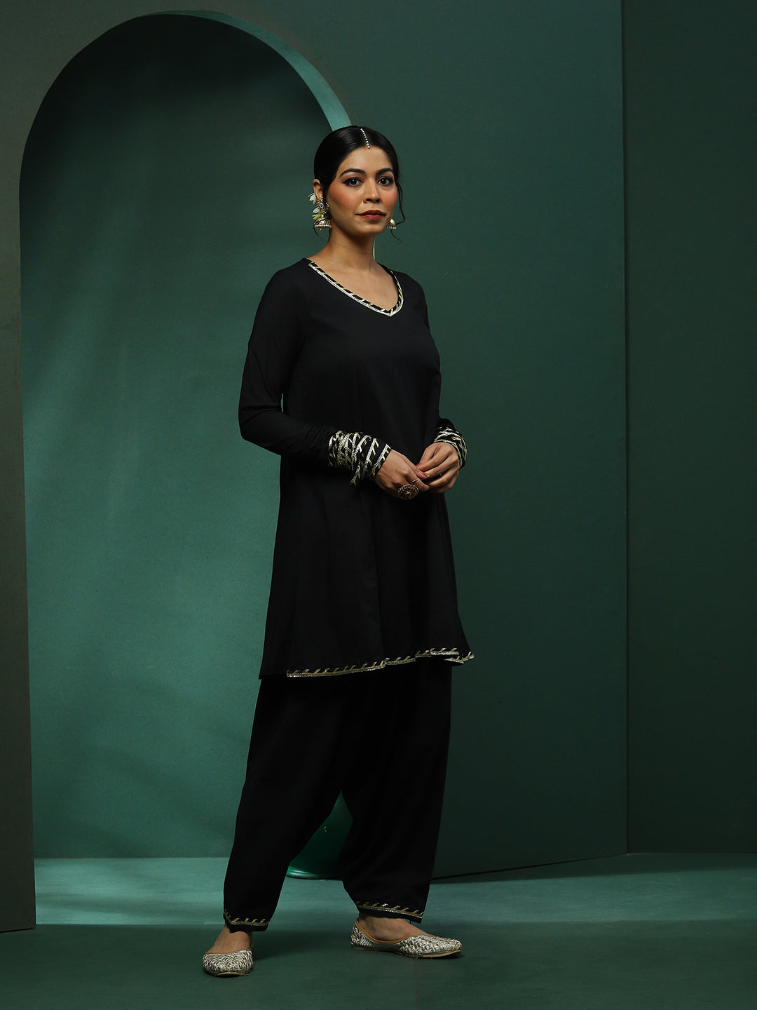 Black Pakistani Kurta Salwar With Embellished Dupatta - Elganza