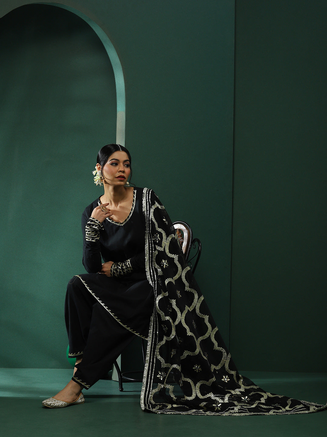 Black Pakistani Kurta Salwar With Embellished Dupatta - Elganza