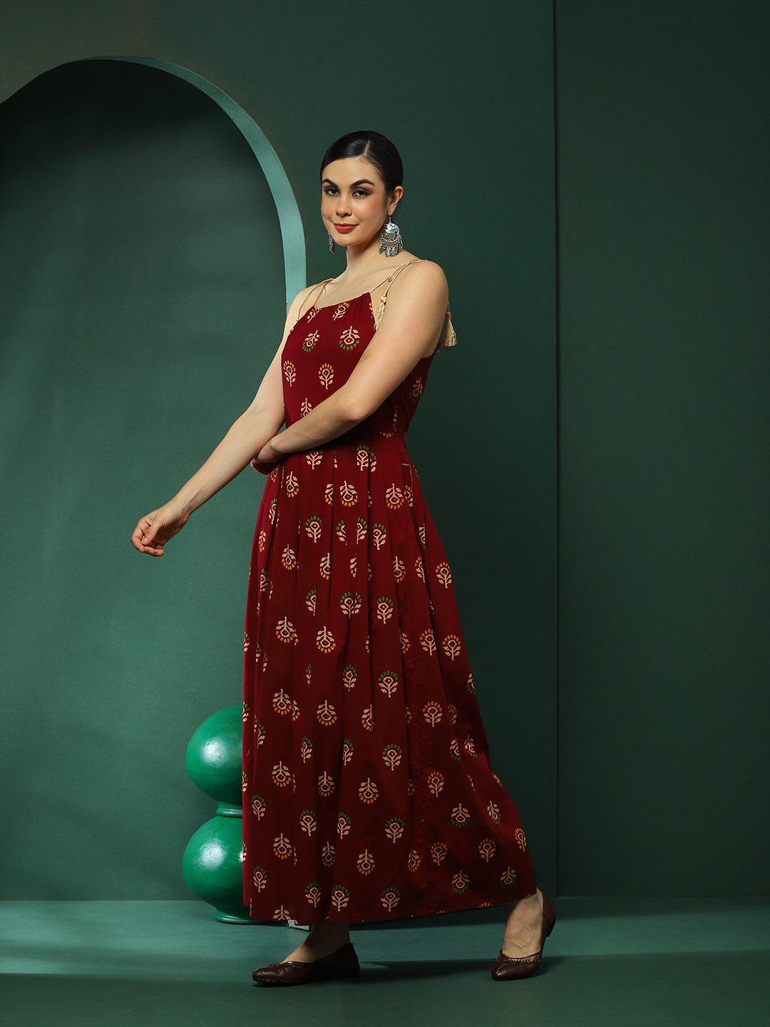 Maroon Floral Print Box Pleated Maxi Dress - Elganza