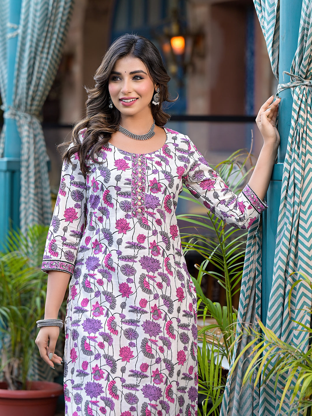 Off-white Kurta Set with pink Floral Print - Elganza