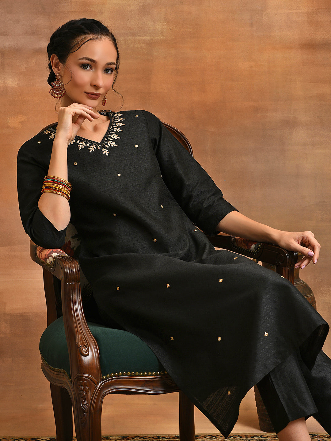 Black Embriorded Kurta With Pant - Elganza