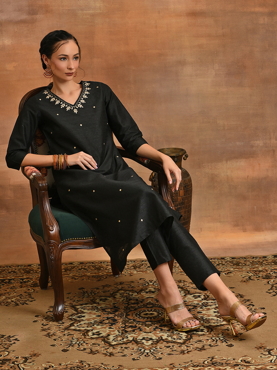Black Embriorded Kurta With Pant - Elganza