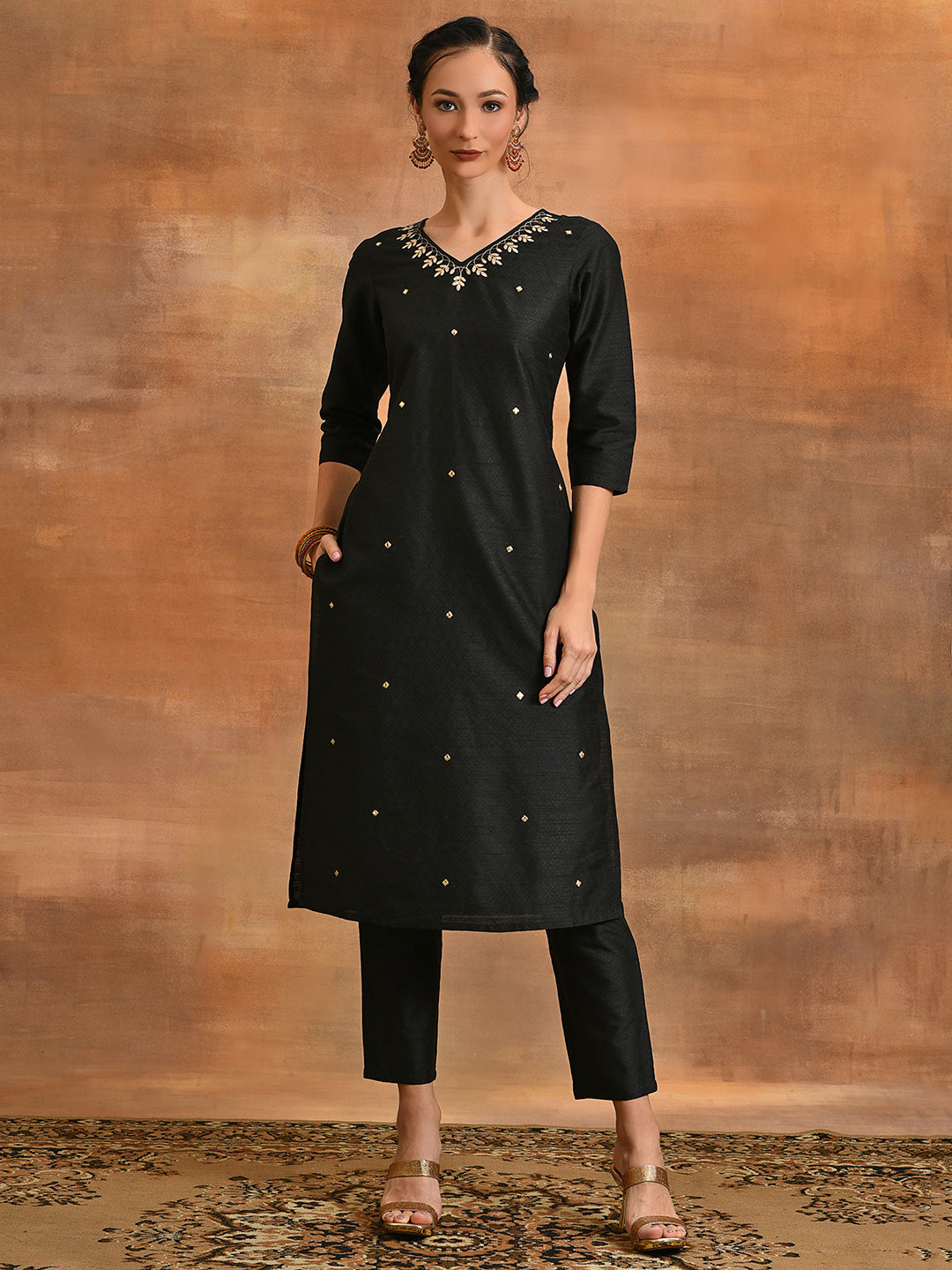 Black Embriorded Kurta With Pant - Elganza