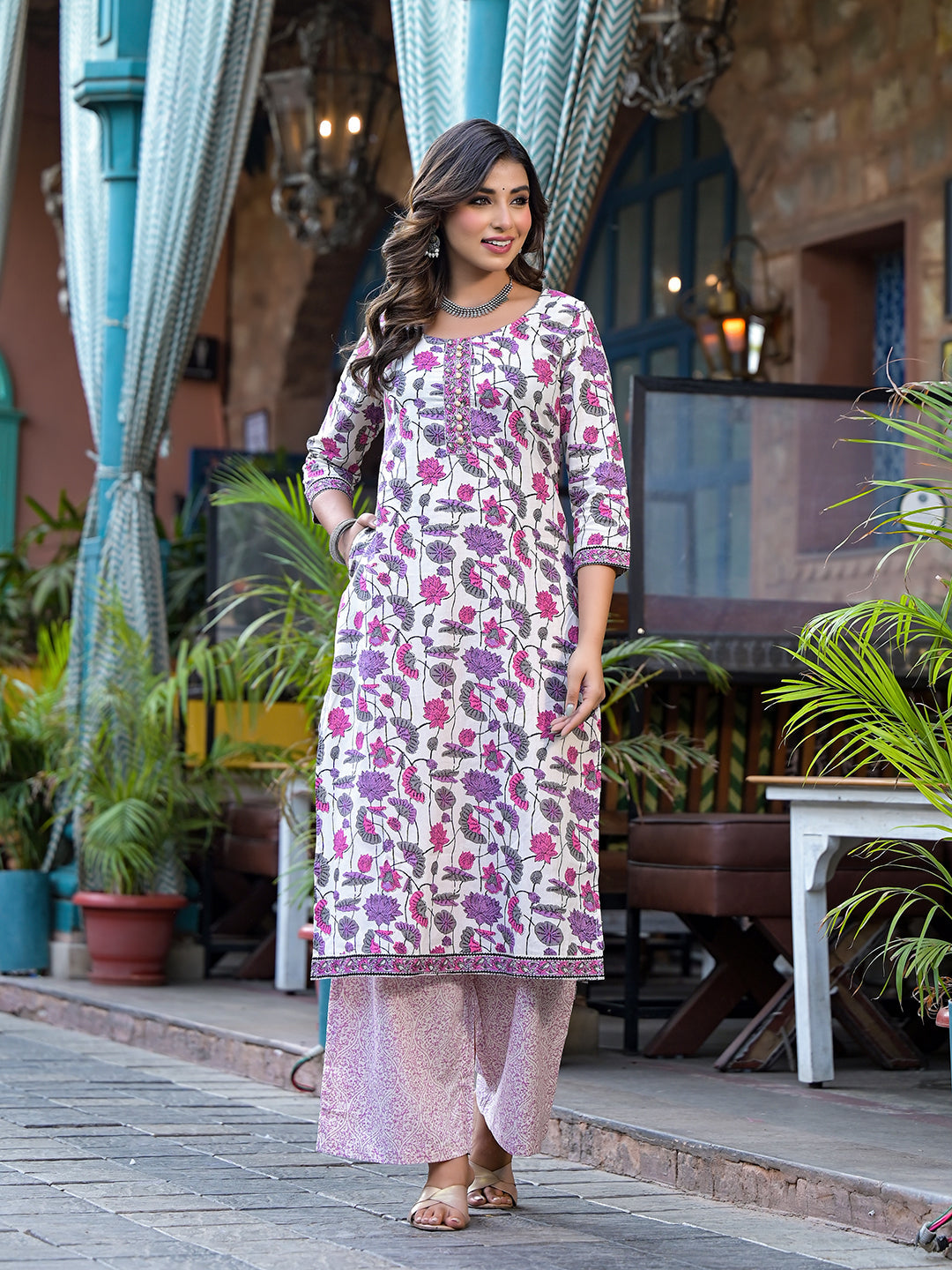 Off-white Kurta Set with pink Floral Print - Elganza