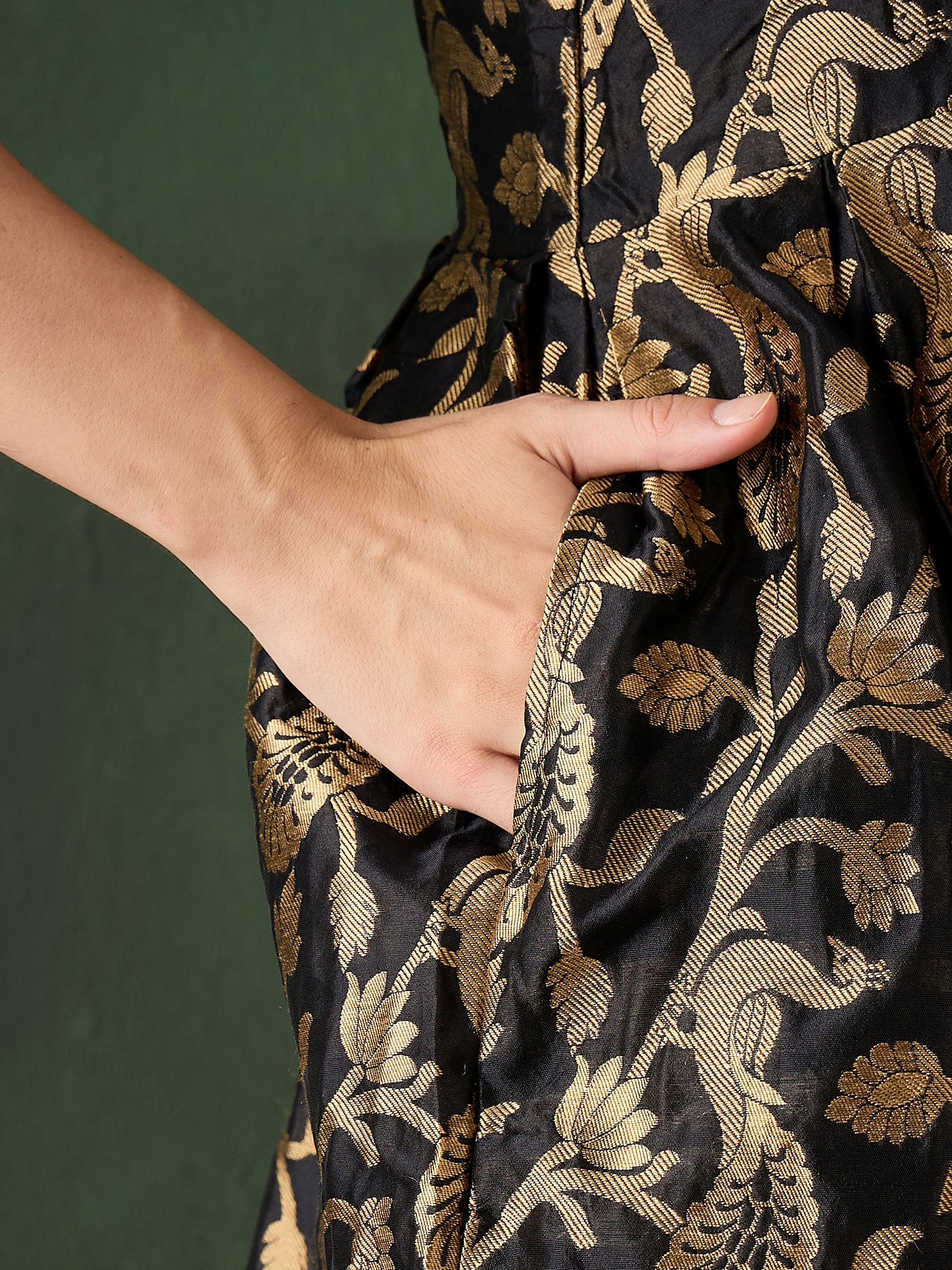Black Box Pleated Dress - Elganza
