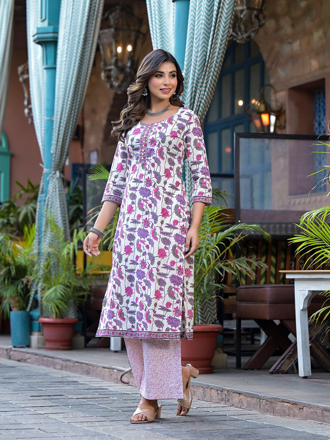 Off-white Kurta Set with pink Floral Print - Elganza