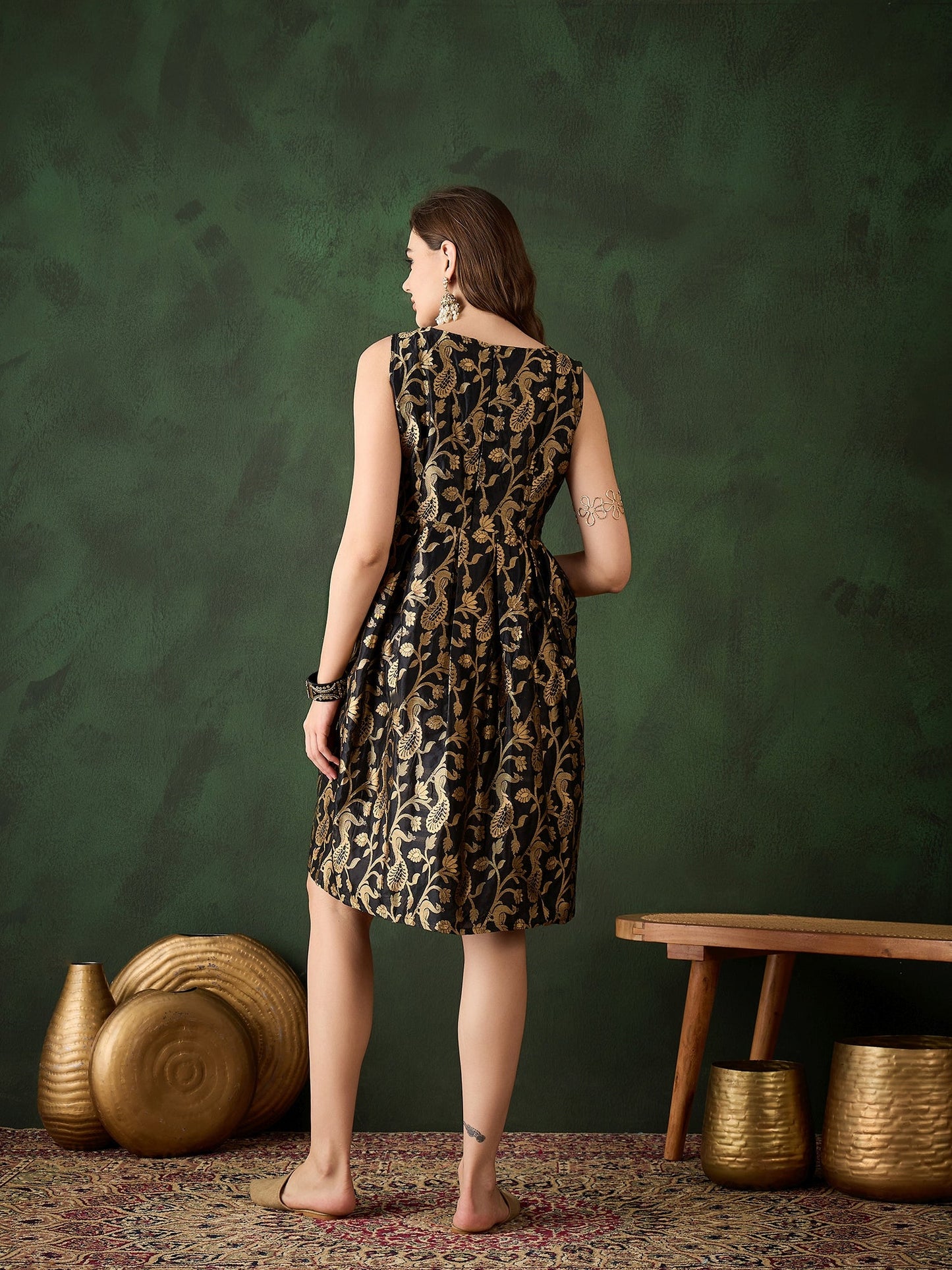Black Box Pleated Dress - Elganza