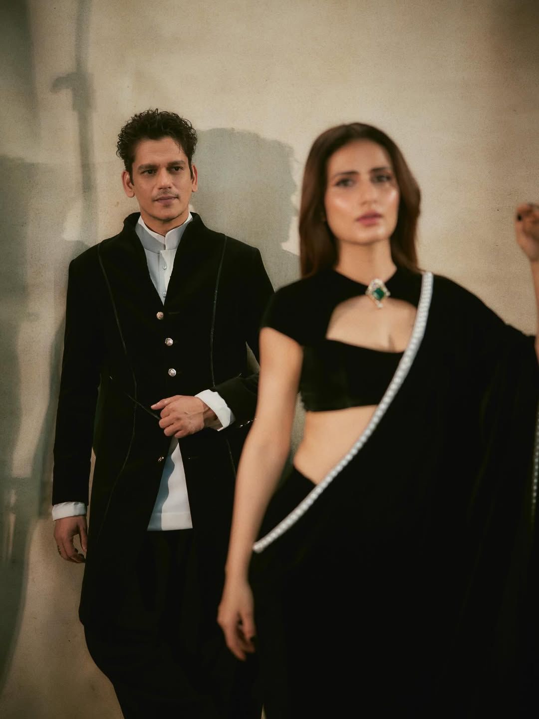 Elegant Viscose Velvet Winter Saree with Pearl Lace Border