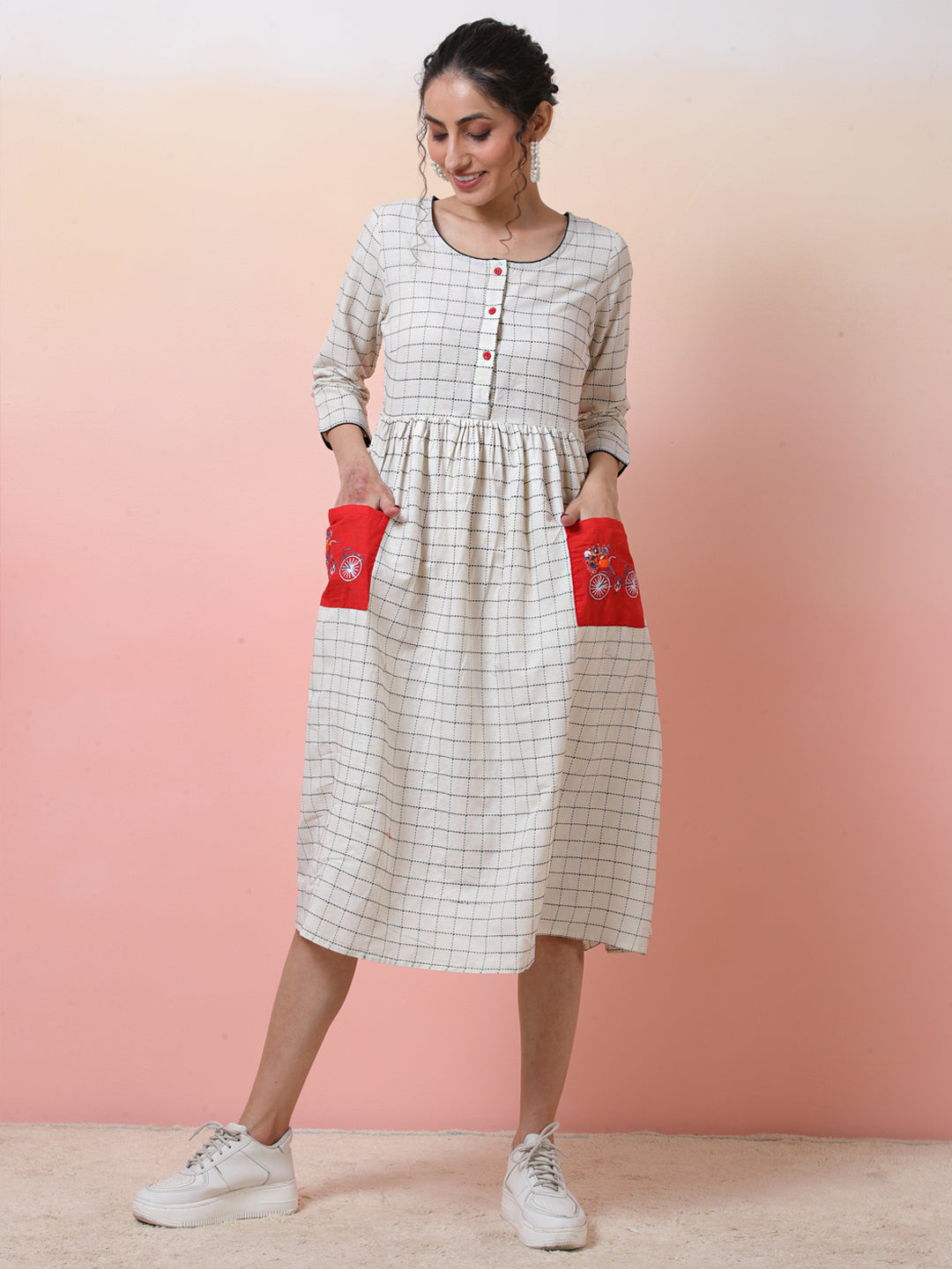 White Checked Dress With Embroidered Pockets - Elganza