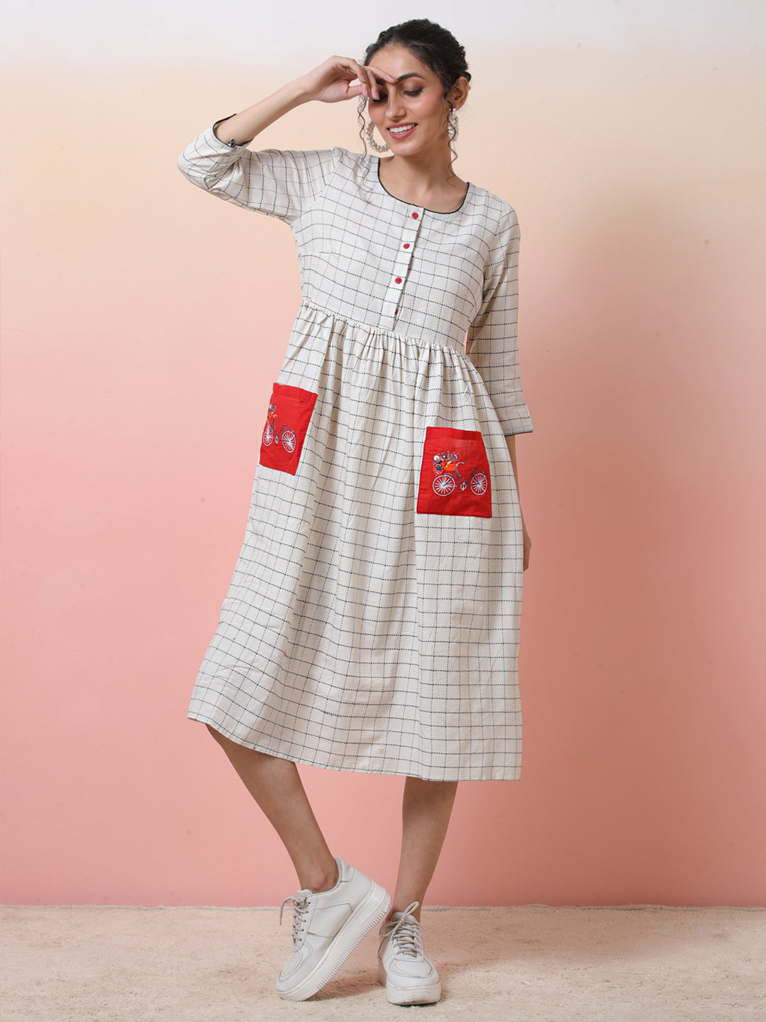White Checked Dress With Embroidered Pockets - Elganza