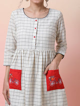 White Checked Dress With Embroidered Pockets - Elganza