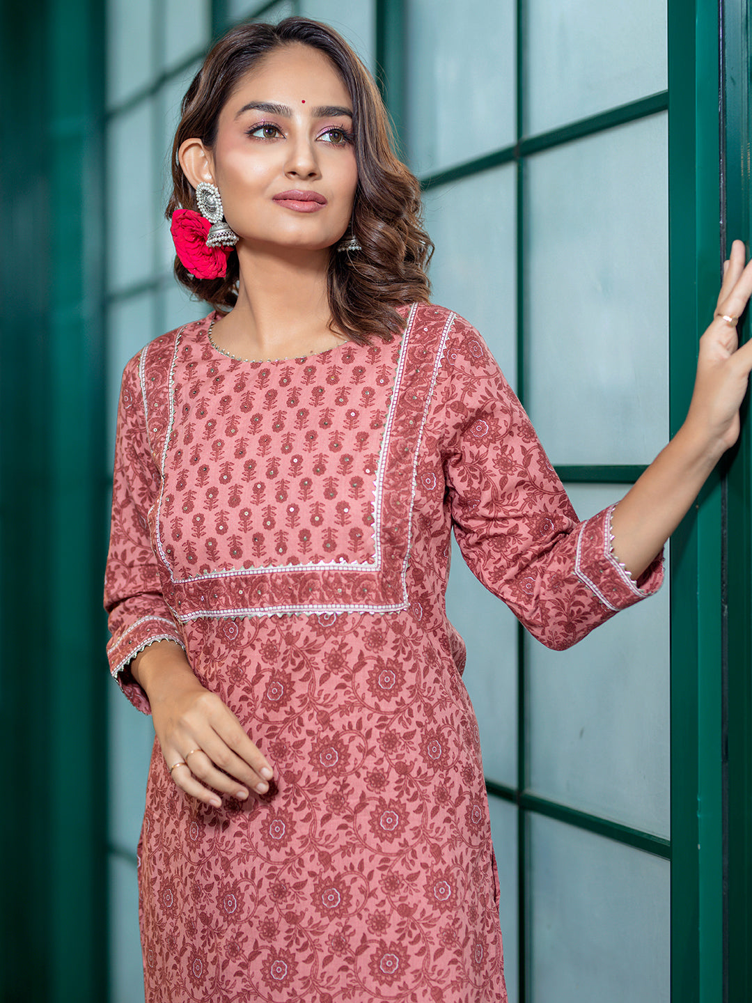 Pink Ethnic Motif Embroidered Kurta Set with Afgani Pant - Elganza