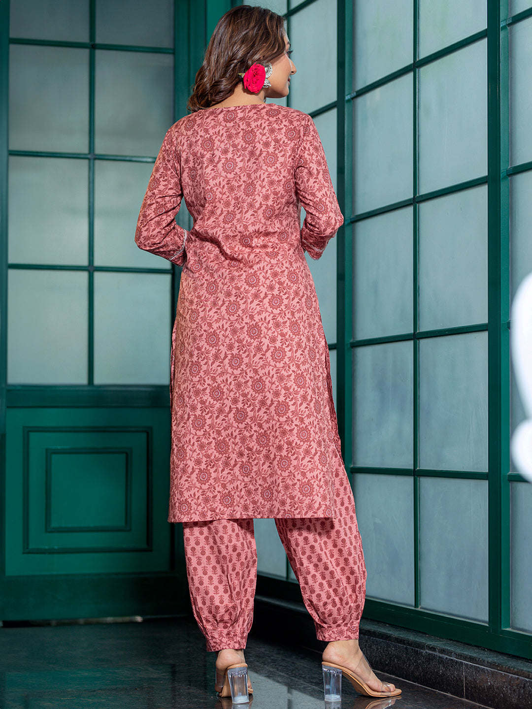 Pink Ethnic Motif Embroidered Kurta Set with Afgani Pant - Elganza