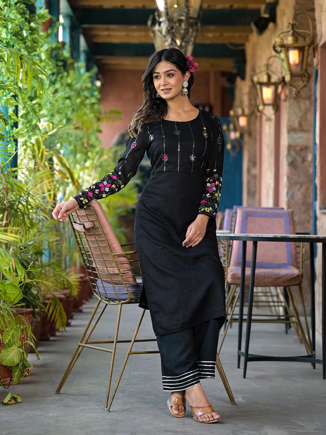 Elegant Black Floral Embroidered Straight Kurta