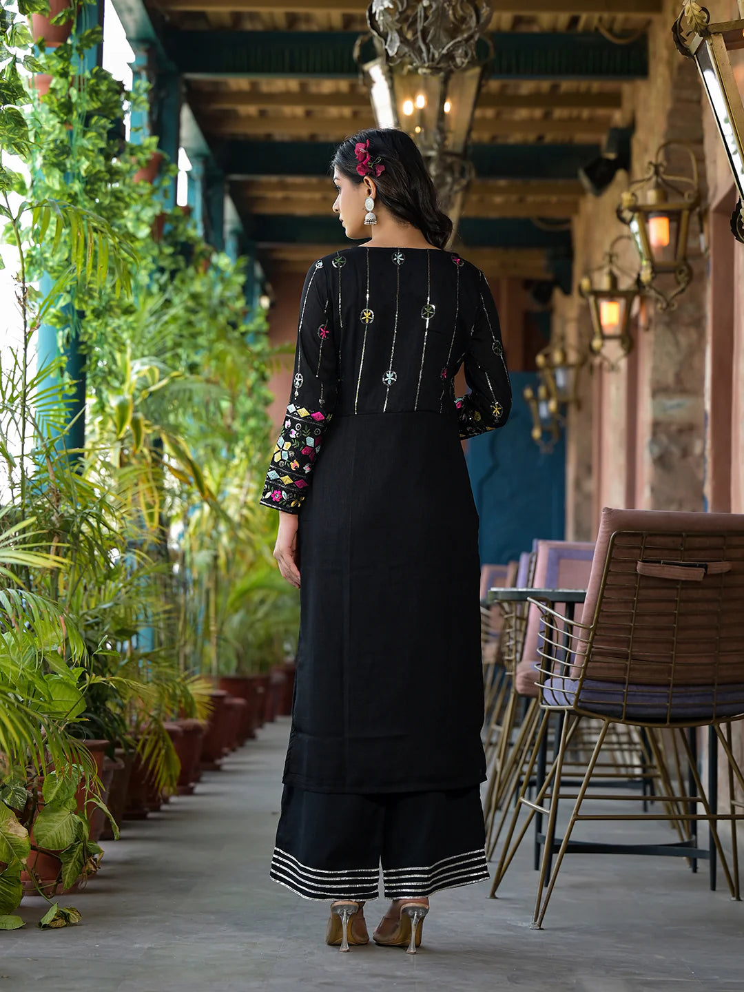 Elegant Black Floral Embroidered Straight Kurta