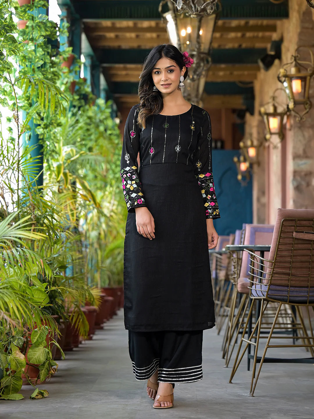 Elegant Black Floral Embroidered Straight Kurta