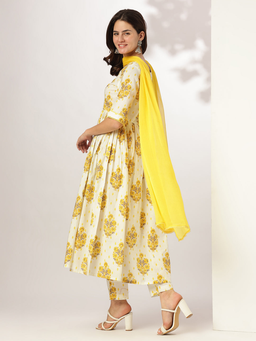 Women's Off White Pure Cotton Floral Printed A-line Kurta Set