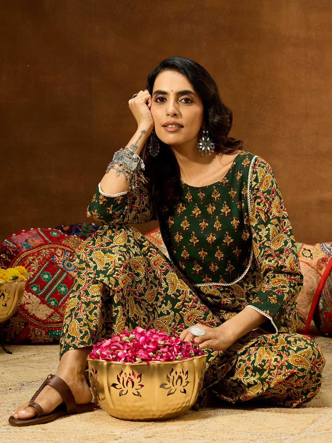 Women's Green Pure Cotton Paisley Printed Straight Kurta Pant Set