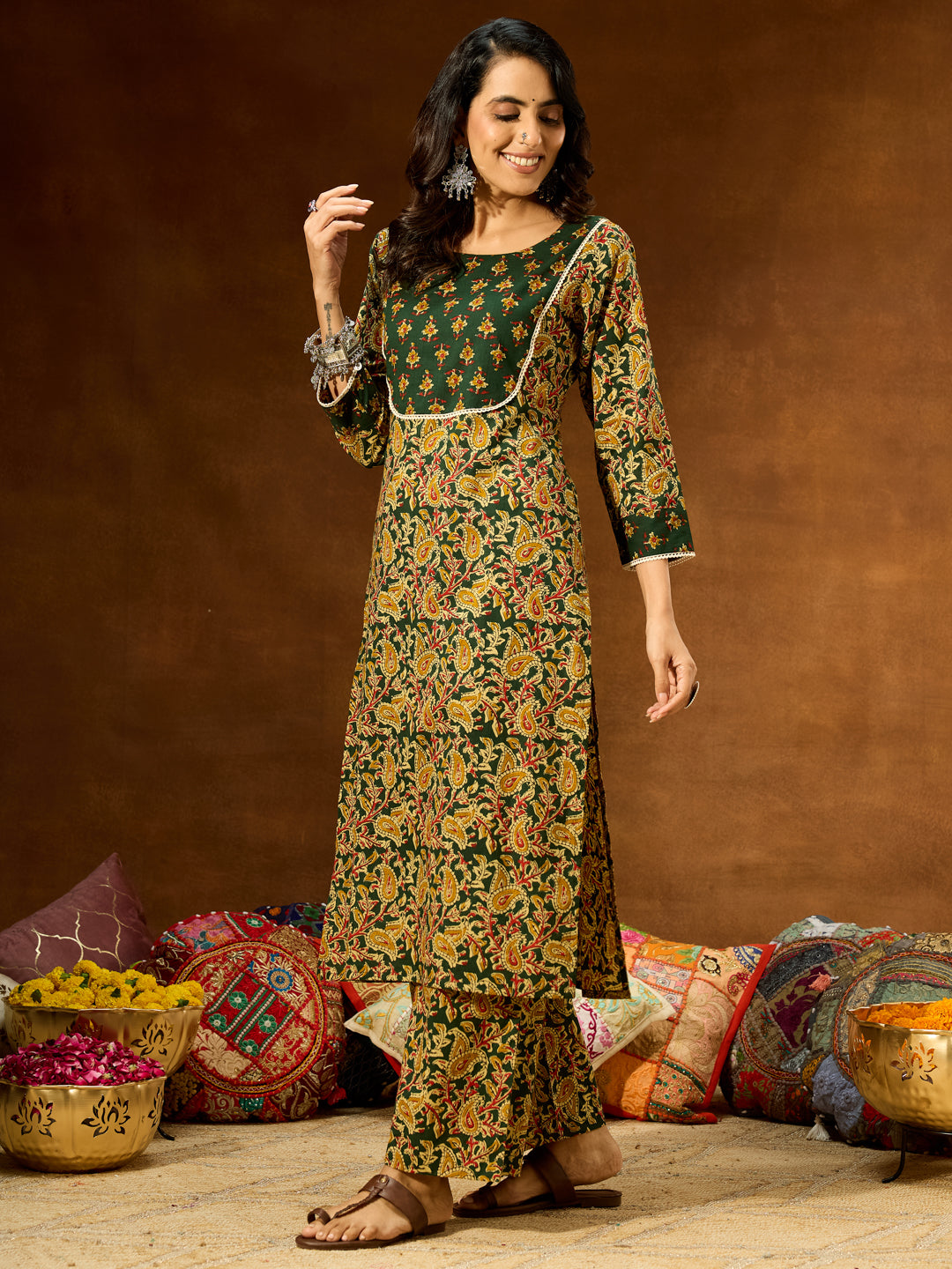 Women's Green Pure Cotton Paisley Printed Straight Kurta Pant Set