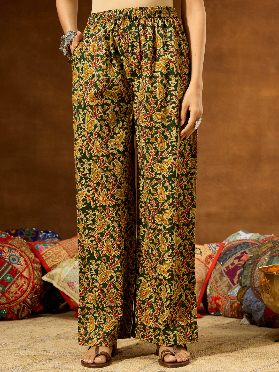 Women's Green Pure Cotton Paisley Printed Straight Kurta Pant Set