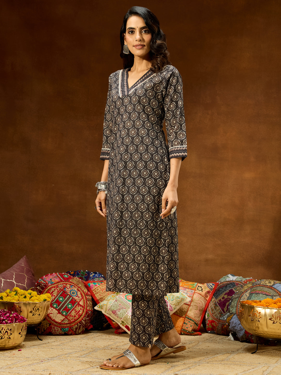 Women's Black Pure Cotton Ethnic Motifs Printed Straight Kurta Pant Set