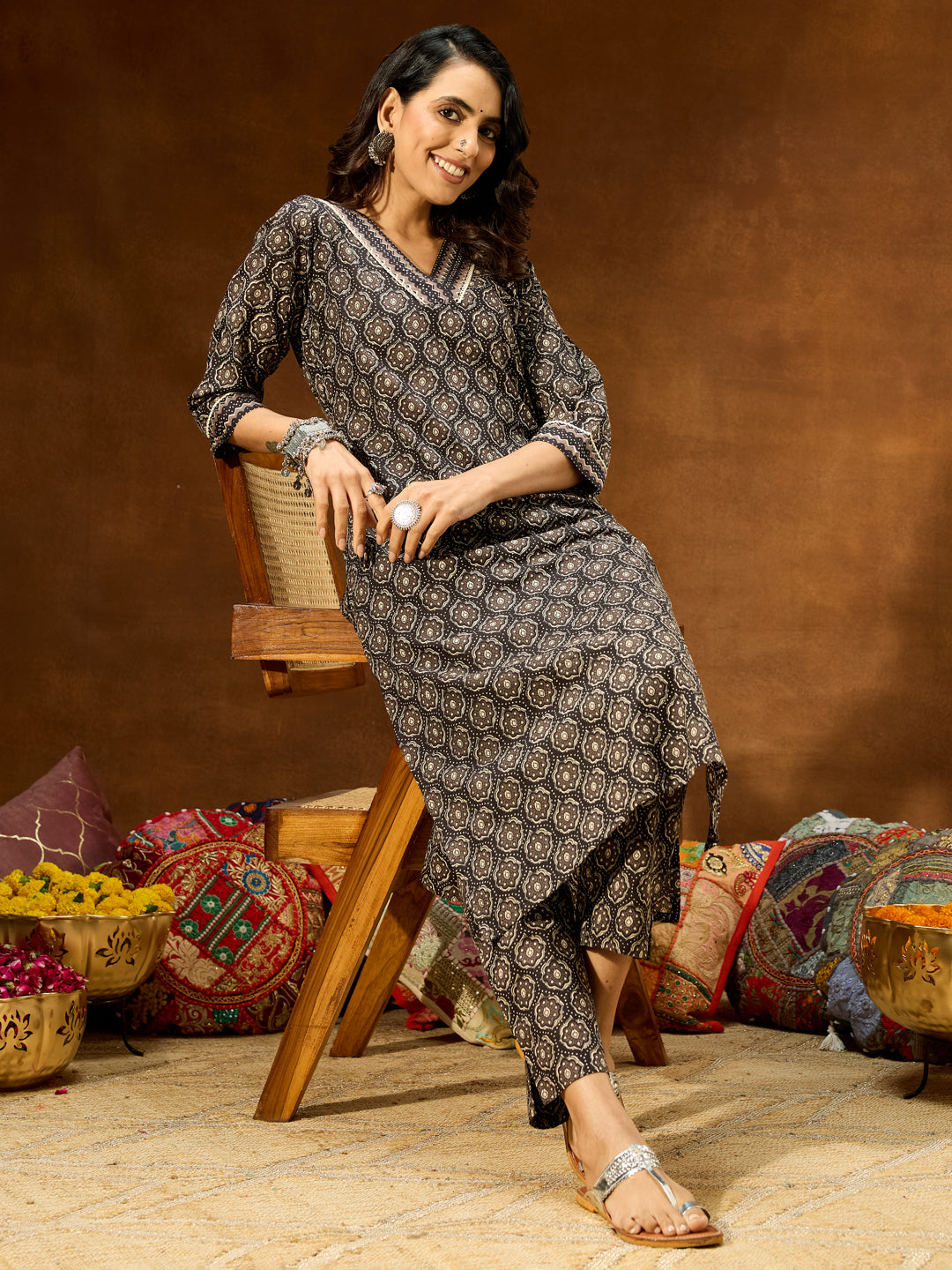 Women's Black Pure Cotton Ethnic Motifs Printed Straight Kurta Pant Set