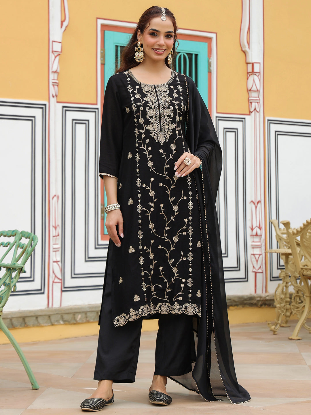 Women's Black Silk Blend Zari Embroidered Straight Kurta Set