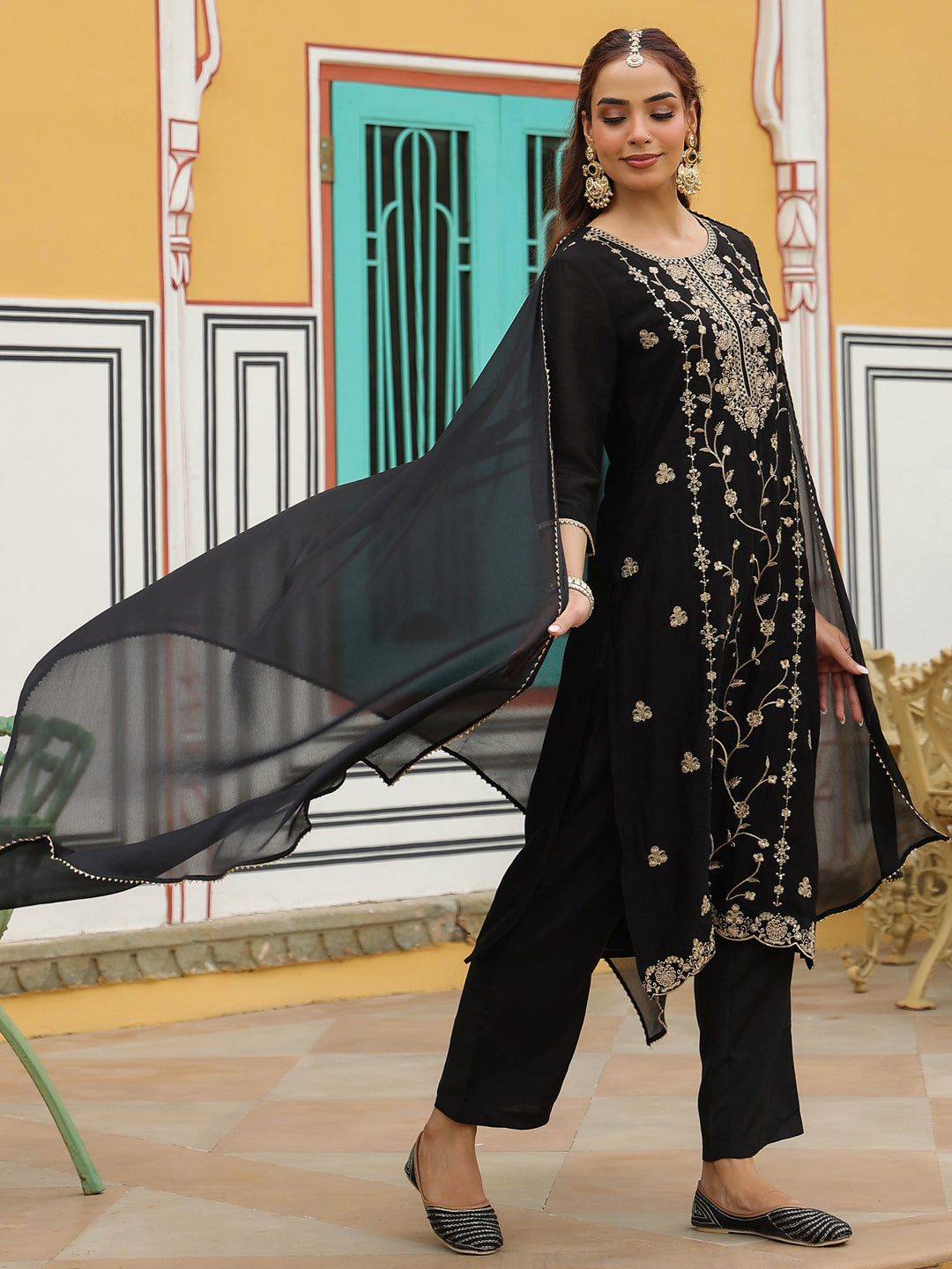 Women's Black Silk Blend Zari Embroidered Straight Kurta Set