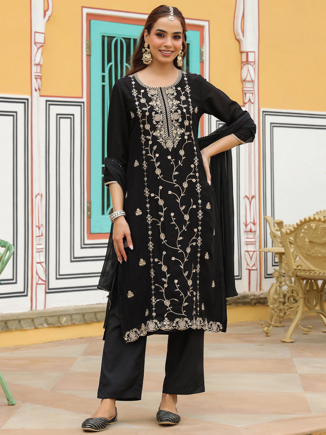 Women's Black Silk Blend Zari Embroidered Straight Kurta Set