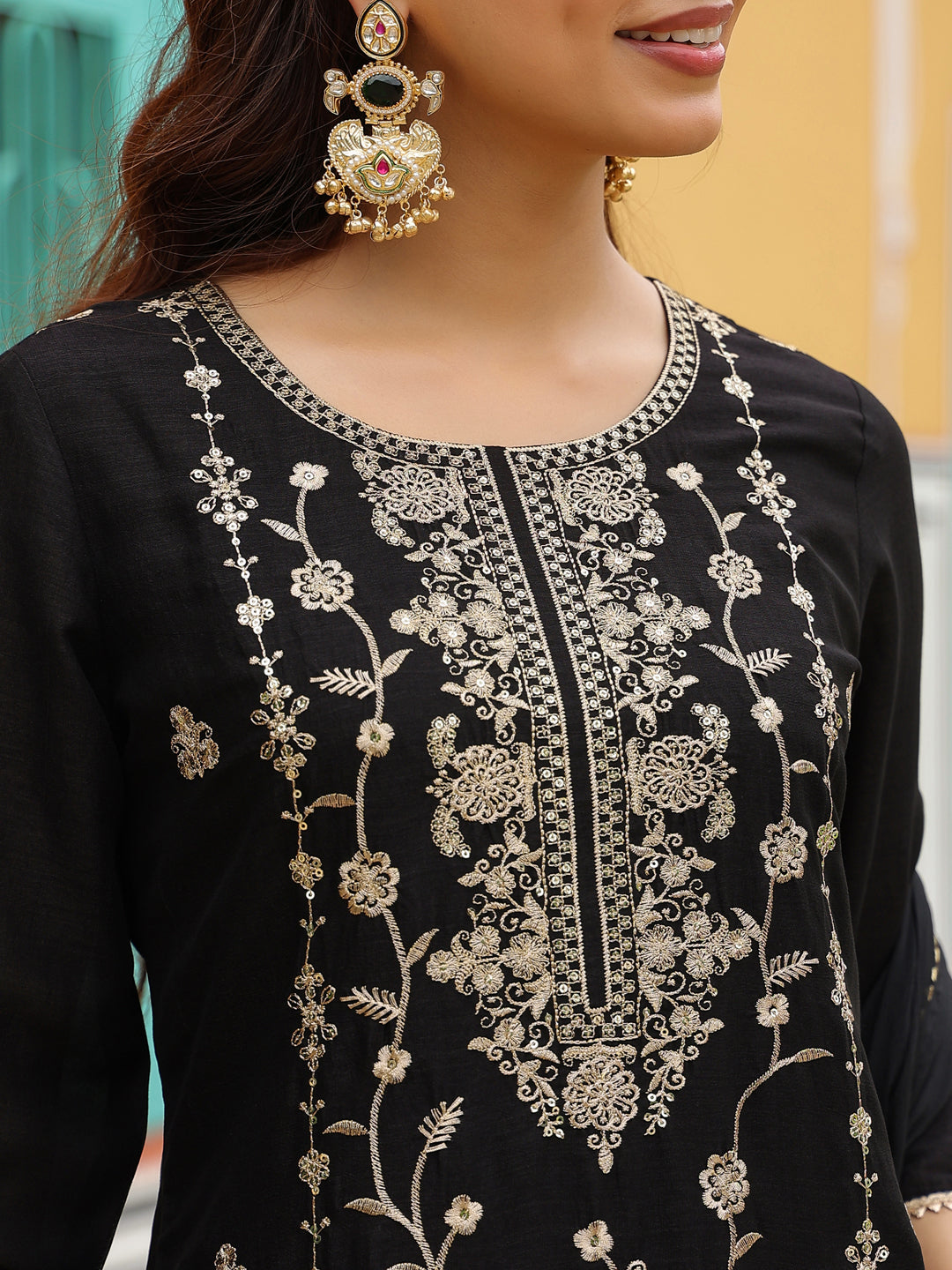 Women's Black Silk Blend Zari Embroidered Straight Kurta Set