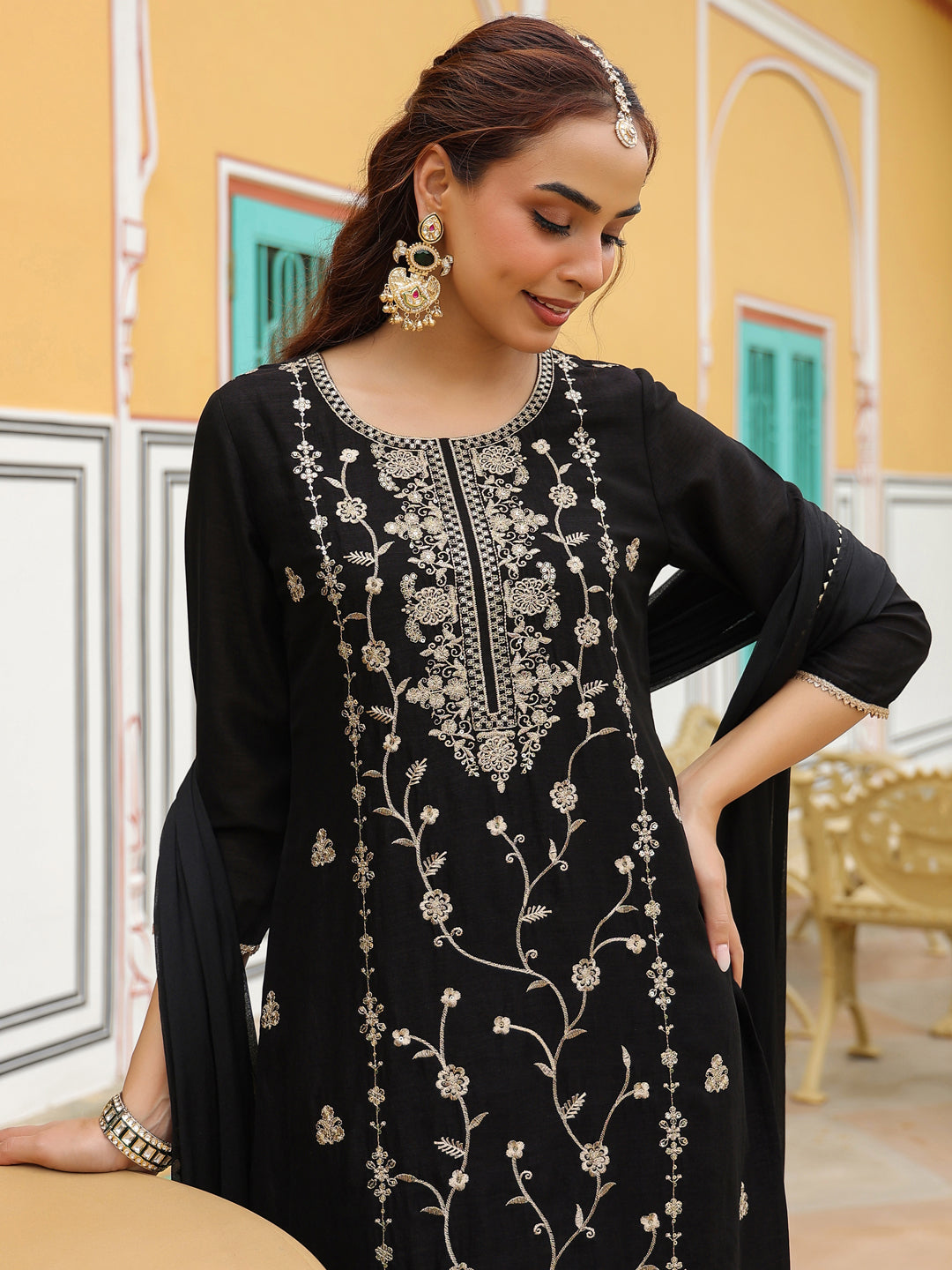 Women's Black Silk Blend Zari Embroidered Straight Kurta Set