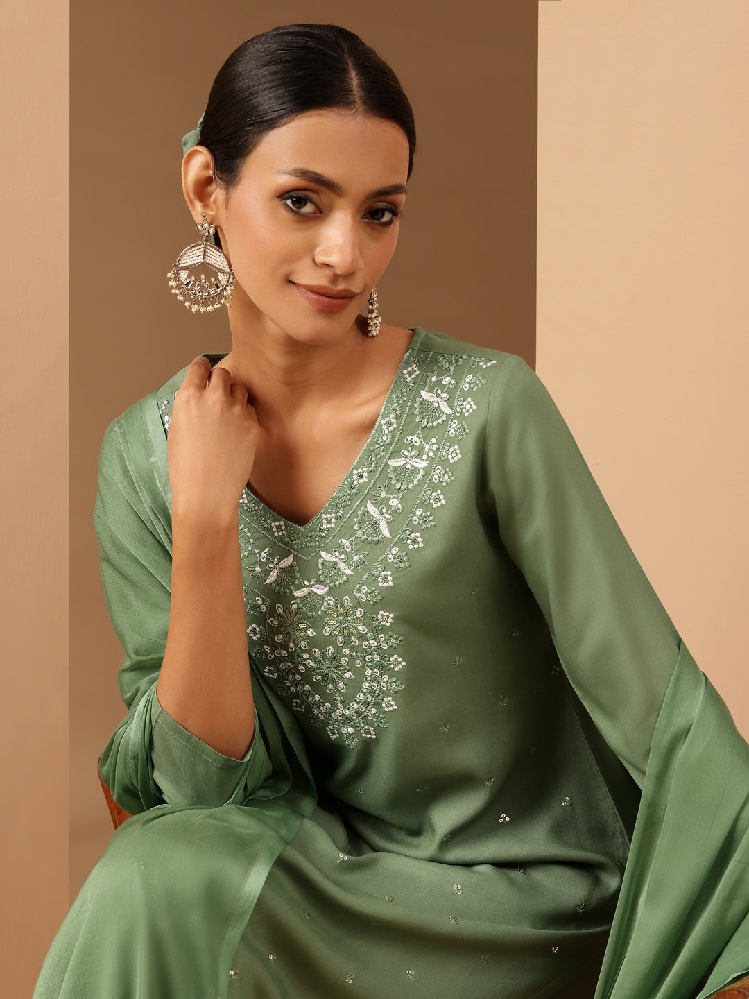 Women's Green Rayon Embroidery Straight Kurta Set