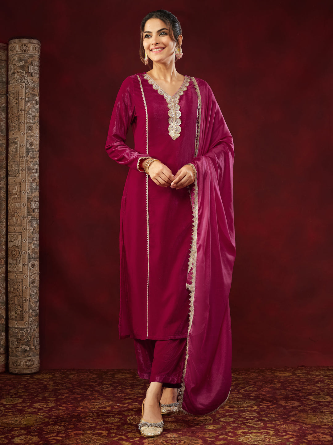 Women's Pink Velvet Embellished Straight Kurta Set