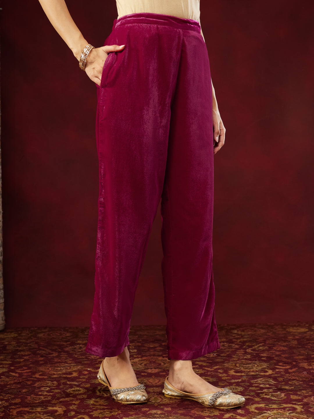 Women's Pink Velvet Embellished Straight Kurta Set