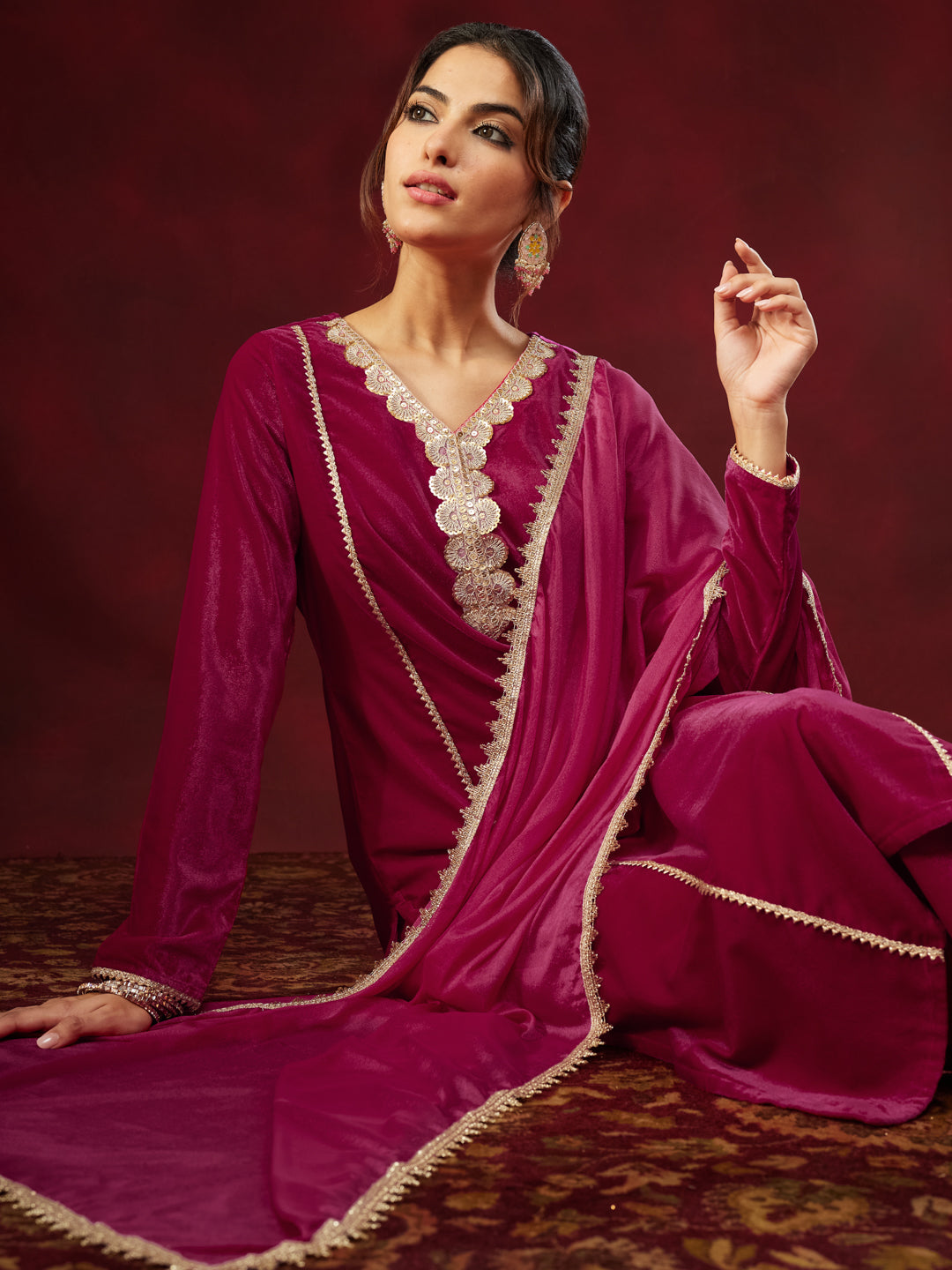 Women's Pink Velvet Embellished Straight Kurta Set