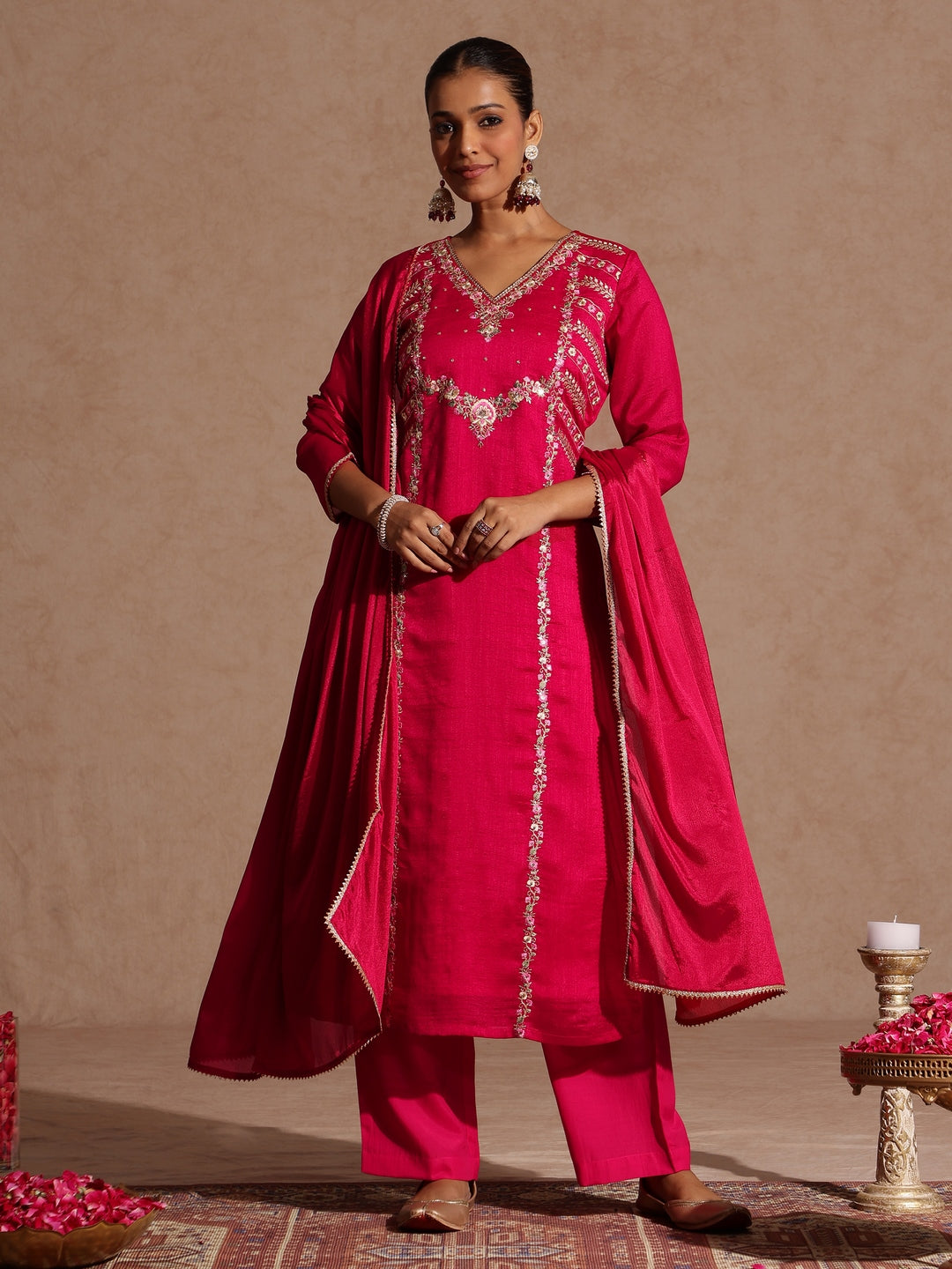 Women's Pink Silk Blend Zari Embroidered Straight Kurta Set
