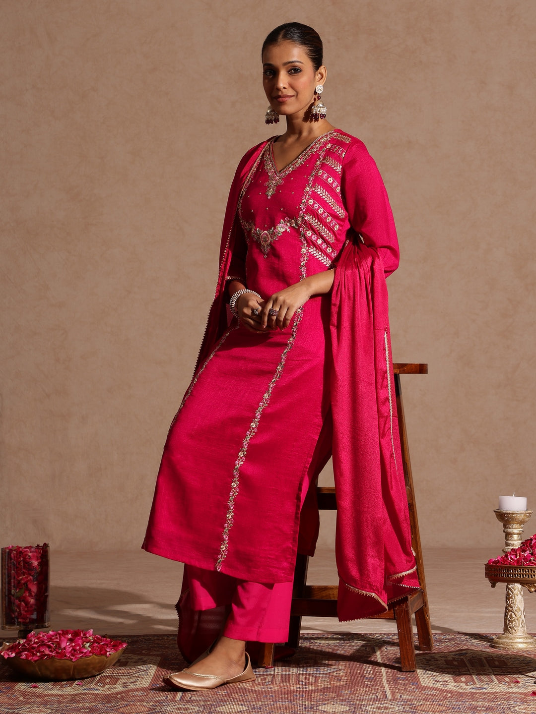 Women's Pink Silk Blend Zari Embroidered Straight Kurta Set
