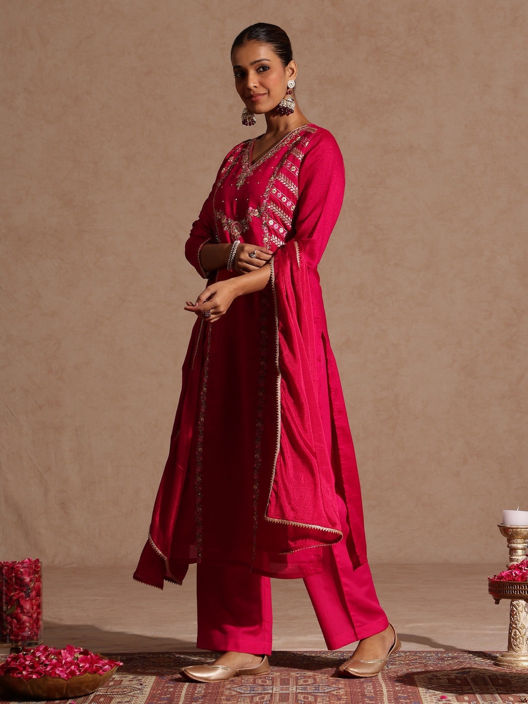 Women's Pink Silk Blend Zari Embroidered Straight Kurta Set