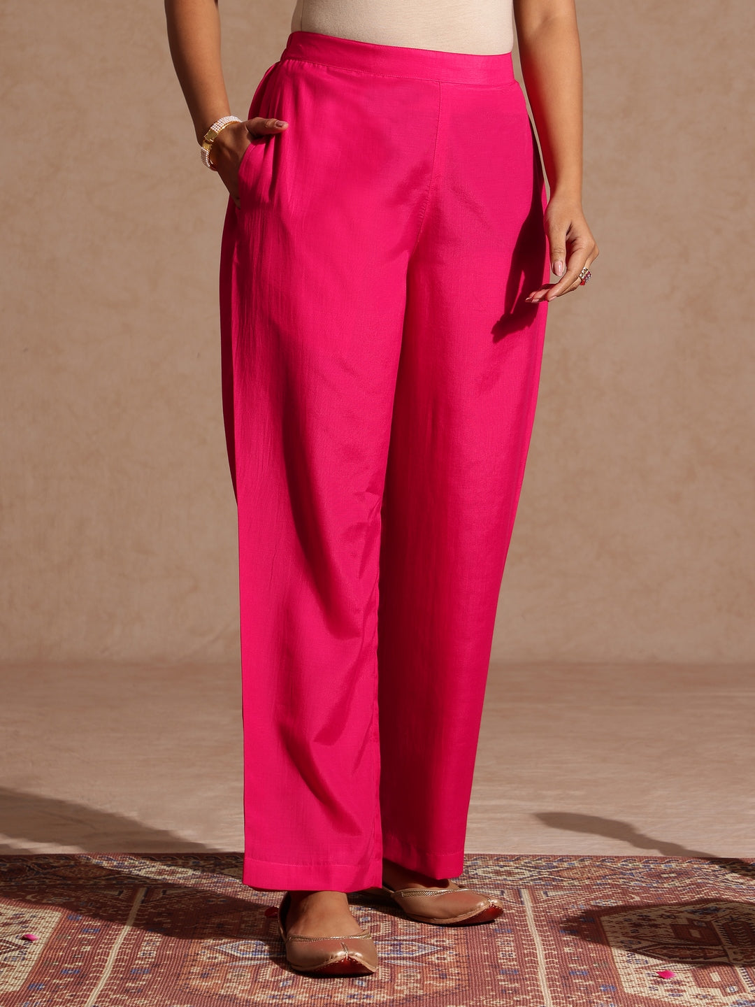 Women's Pink Silk Blend Zari Embroidered Straight Kurta Set