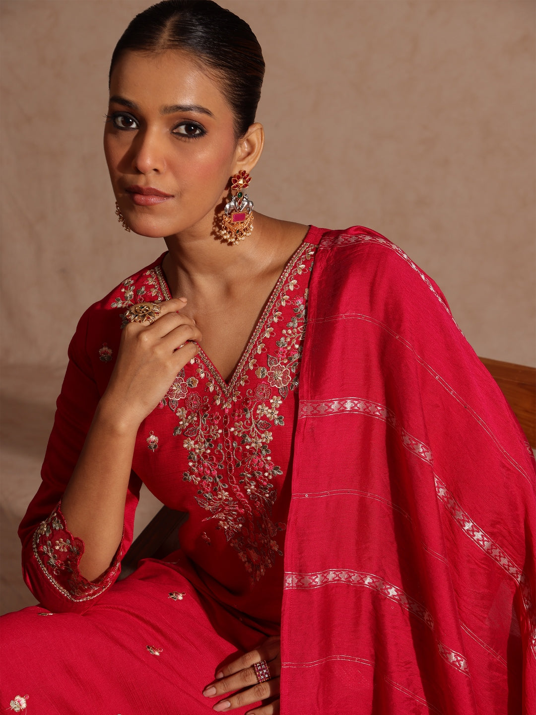 Women's Pink Silk Blend Embroidered Straight Kurta Set