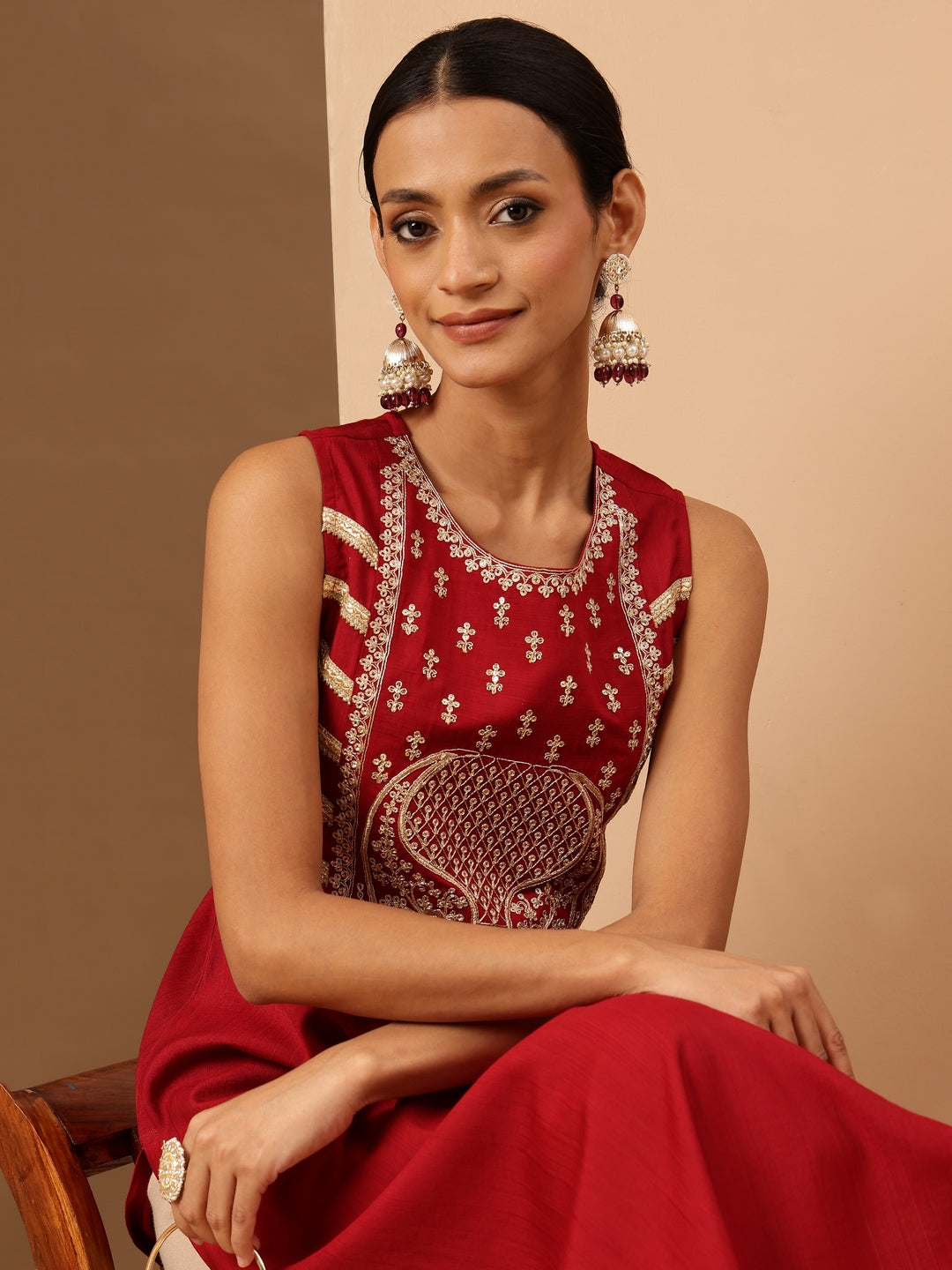 Women's Red Silk Blend Zari Embroidered Straight Kurta