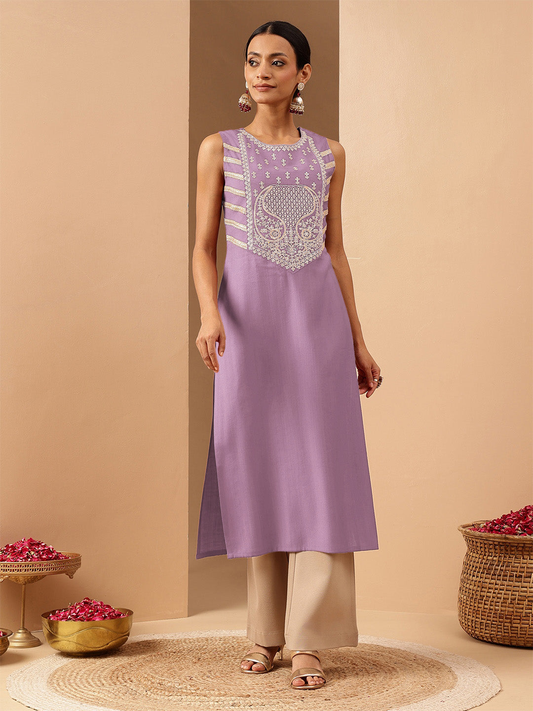 Women's Lavender Silk Blend Zari Embroidered Straight Kurta