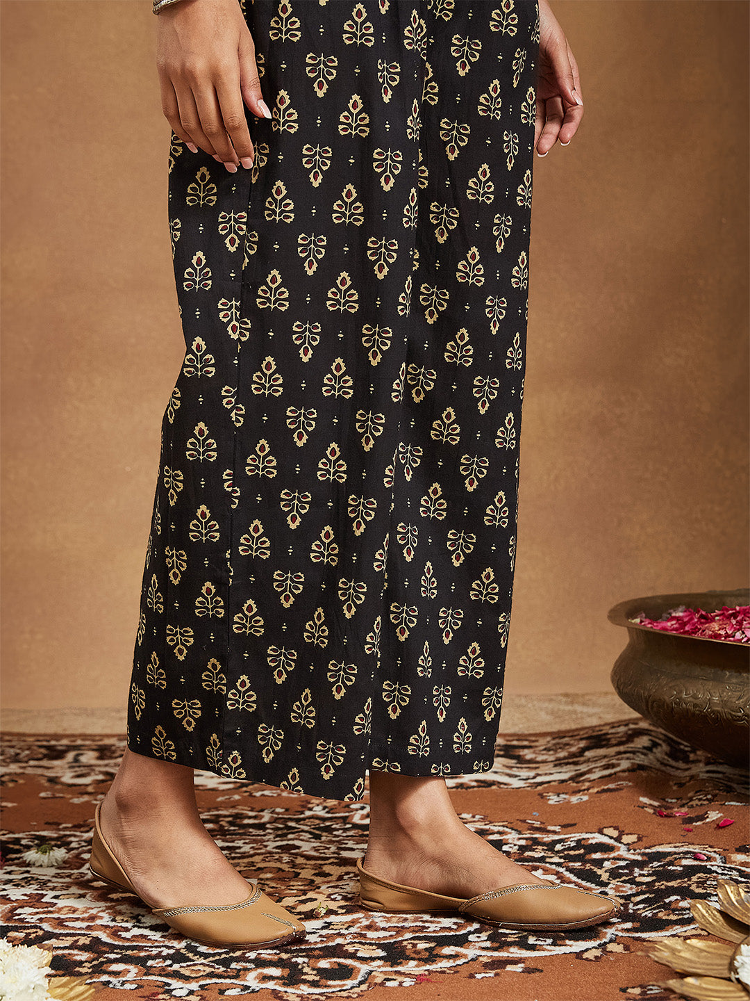 Women's Black Cotton Ethnic Motifs Printed Straight Kurta Set