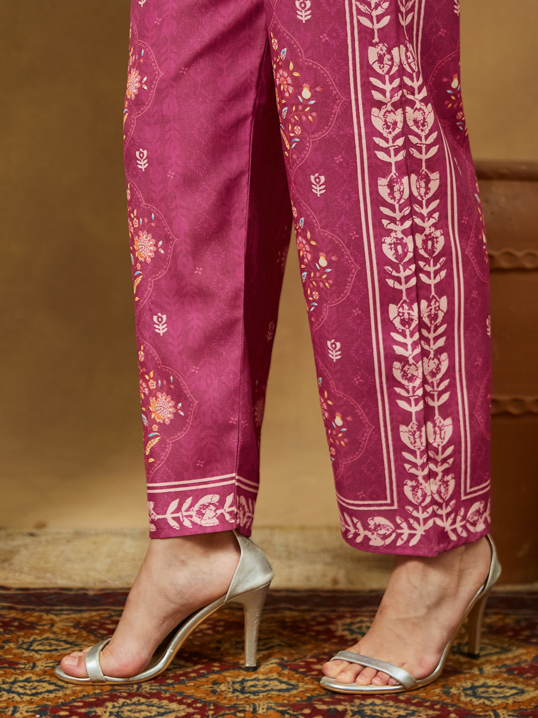 Women's Pink Cotton Blend Floral Printed Straight Kurta Set