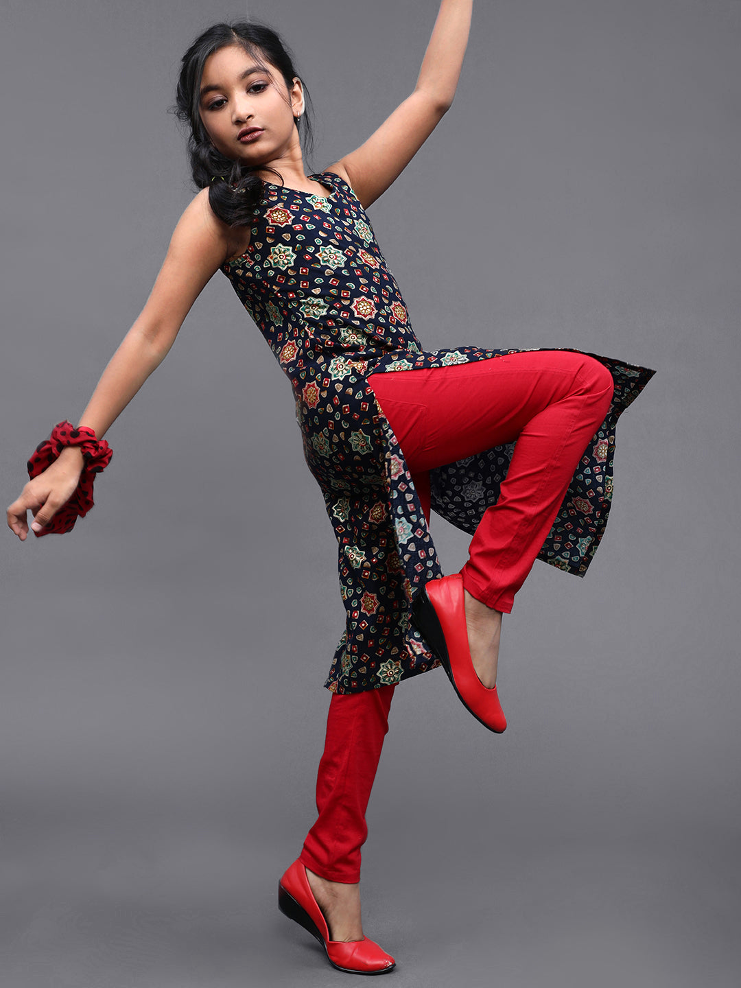 Blue Floral Kurta And Pant - Elganza
